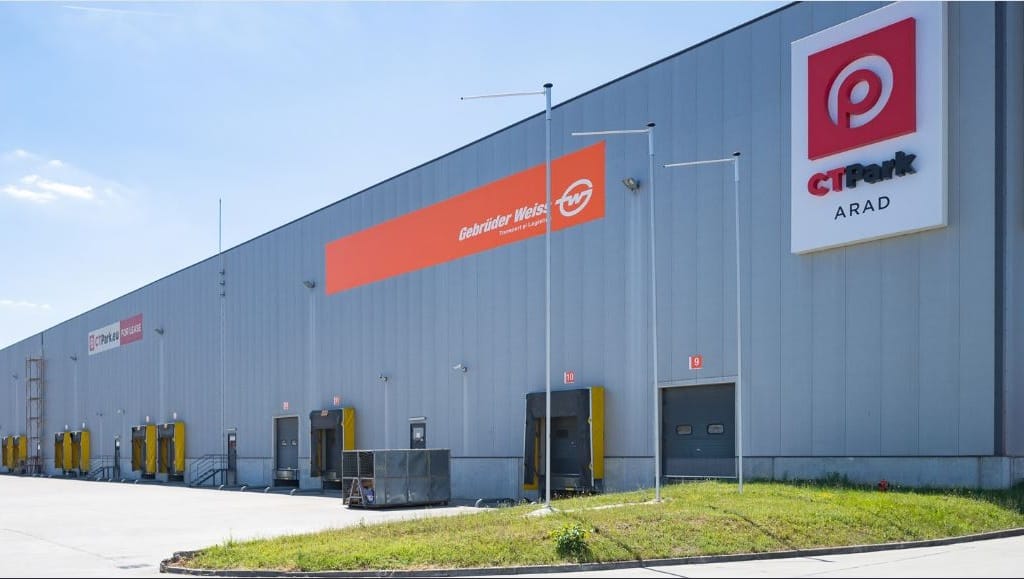 CTPark Arad inchiriere spatii depozitare si productie Arad  sud usi acces auto