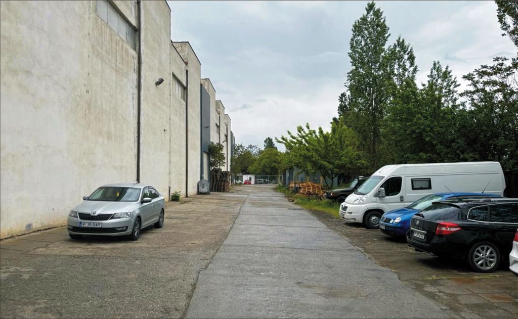 Hala de inchiriat in Bucuresti - Bd. Biruintei 102, Bucuresti est. Poza curte interioara si parcare