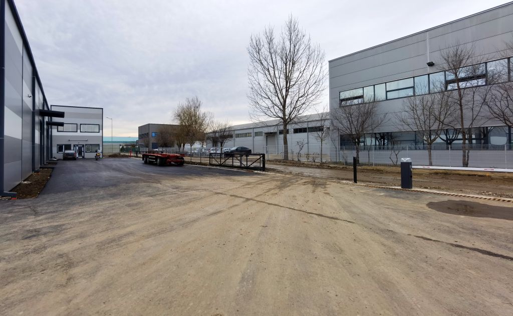 24816152001982.jpg Hala de Vanzare Bucuresti Nord, zona Otopeni – Avram Iancu 11A, poza curte