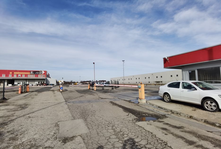 24116129473181.jpg Platforma betonata de inchiriat Bucuresti nord vedere intrare