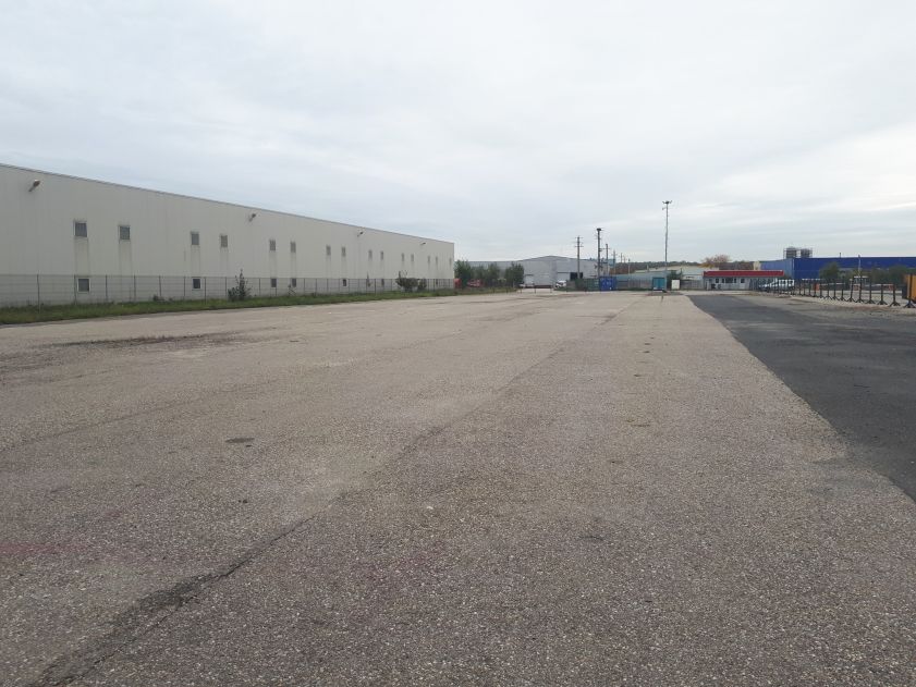 24116129473193.jpg Platforma betonata de inchiriat Bucuresti nord vedere platforma