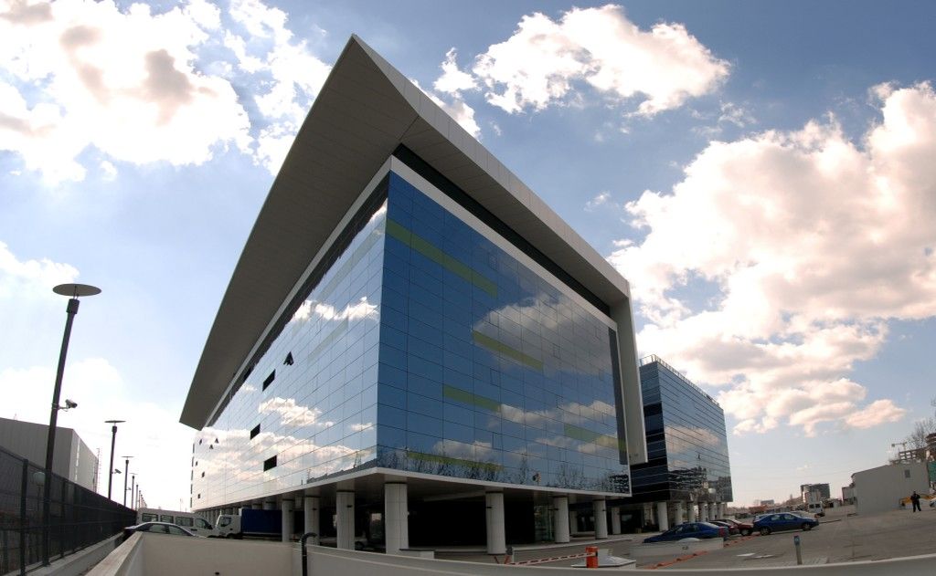 Union 1 este o cladire de birouri localizata in zona ultracentrala a  municipiului Bucuresti, pe strada Ion Campineanu