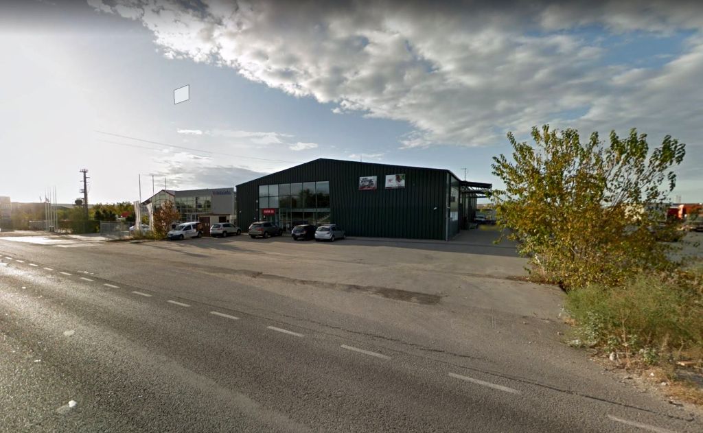 23716082142881.jpg Spatiu de inchiriat Bucuresti, zona Otopeni, showroom, vedere fatada