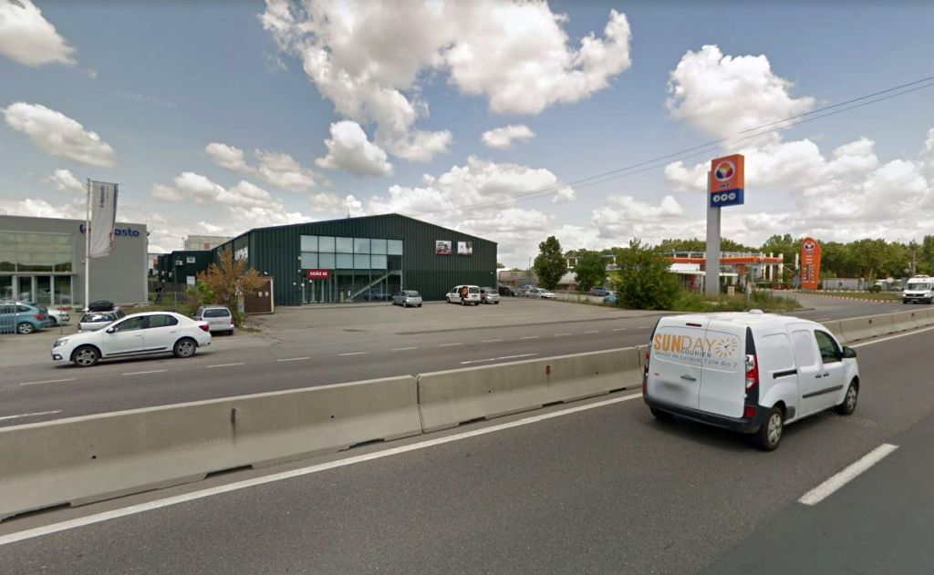23716082142882.jpg Spatiu de inchiriat Bucuresti, zona Otopeni, showroom, vedere laterala
