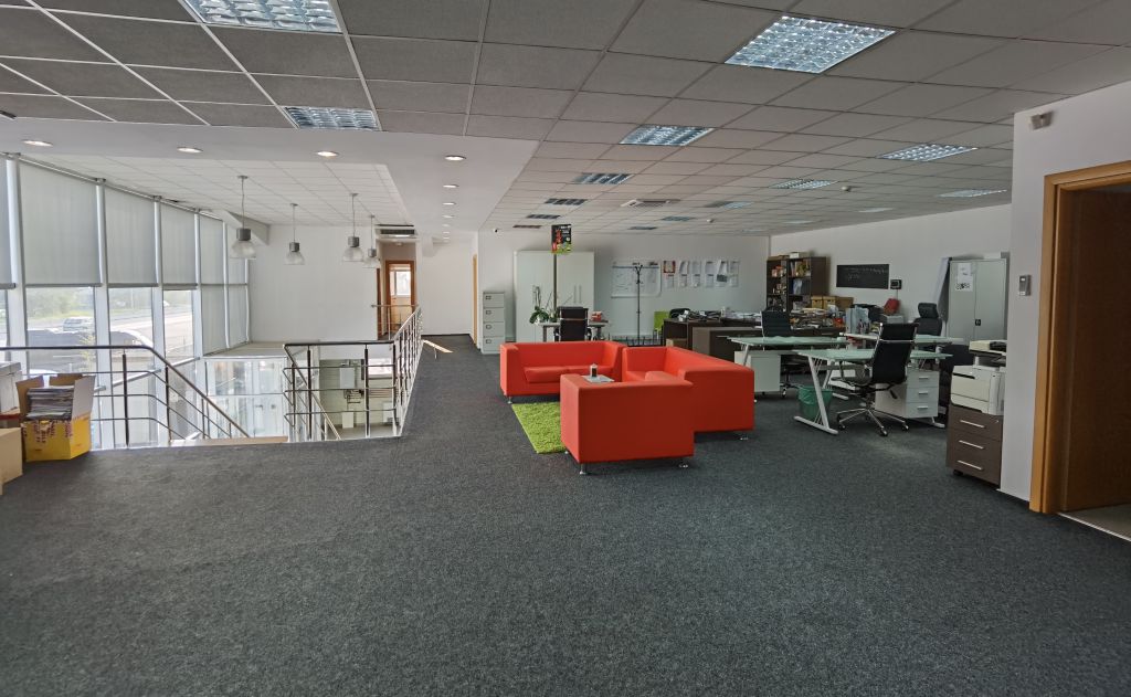 23716082142885.jpg Spatiu de inchiriat Bucuresti, zona Otopeni, showroom, imagine etaj