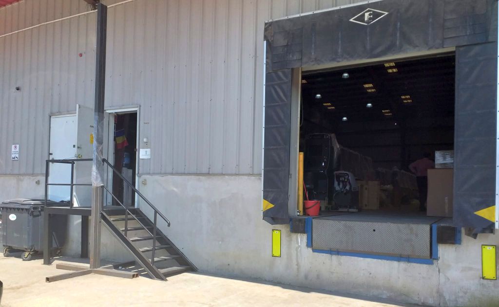 28216269425303.jpg Spatii Industriale de inchiriat Bucuresti vest, Key Logistic Center - rampa incarcare TIR