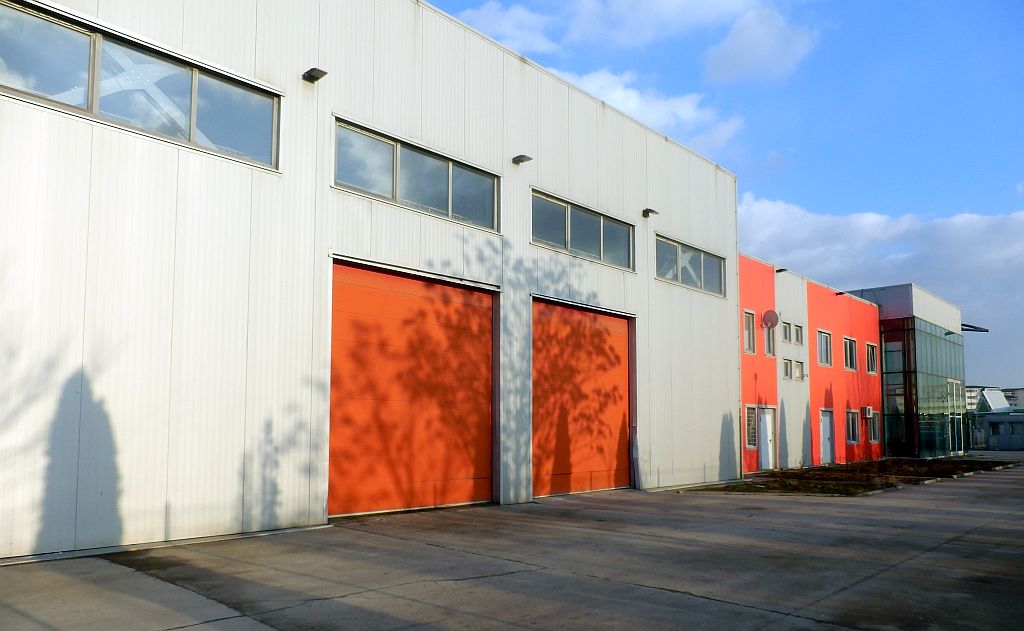 245_2451613652113p2129330.jpg Spatiu industrial de inchiriat Bucuresti Sud- NOA Trans - vedere fatada laterala